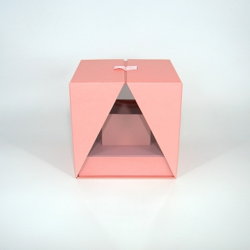 Коробка A3034 розовый 18х18х17,8см в компании Декорпак