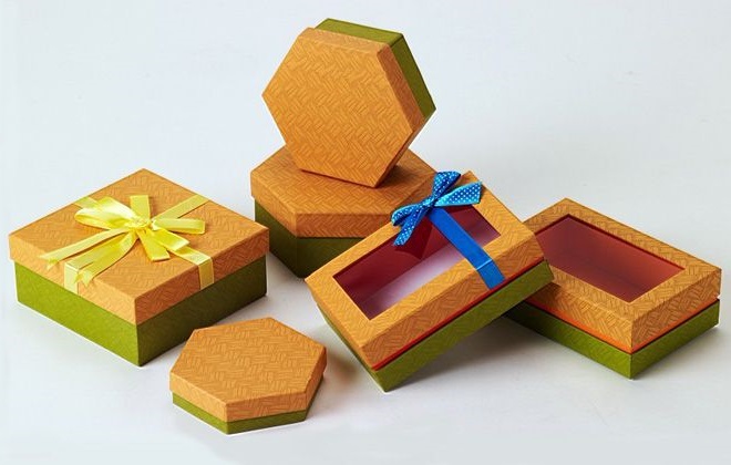 Коробка подарочная Gem M, серая - купить с логотипом на заказ в Москве и СПб | Иллан Гифтс